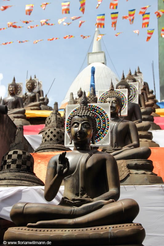 Buddha-Figuren im Tempel