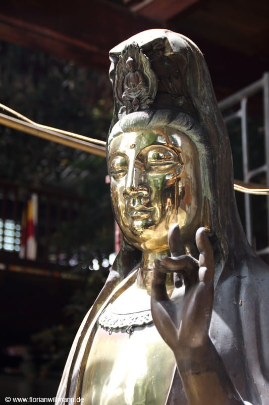 Stehende Tempelfigur