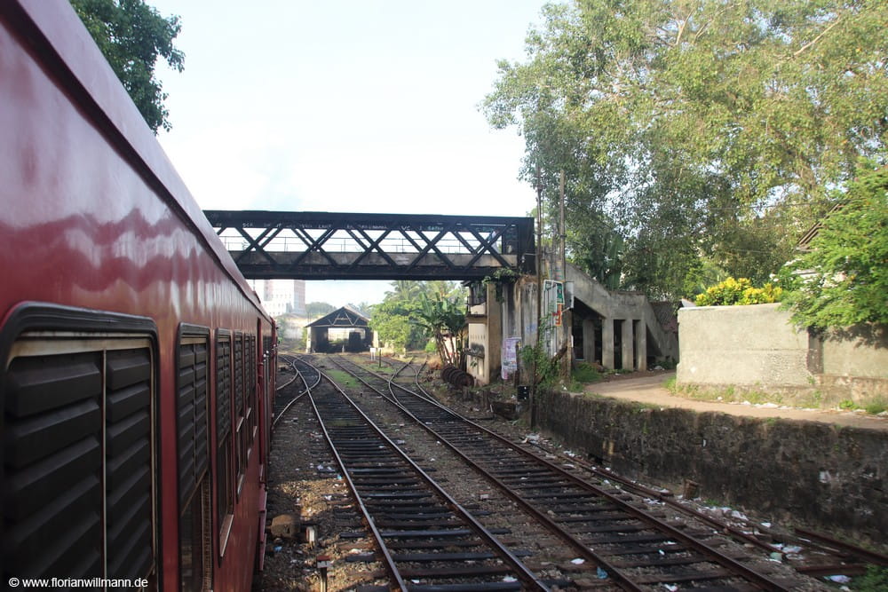 Eisenbahnbrücke im Grünen