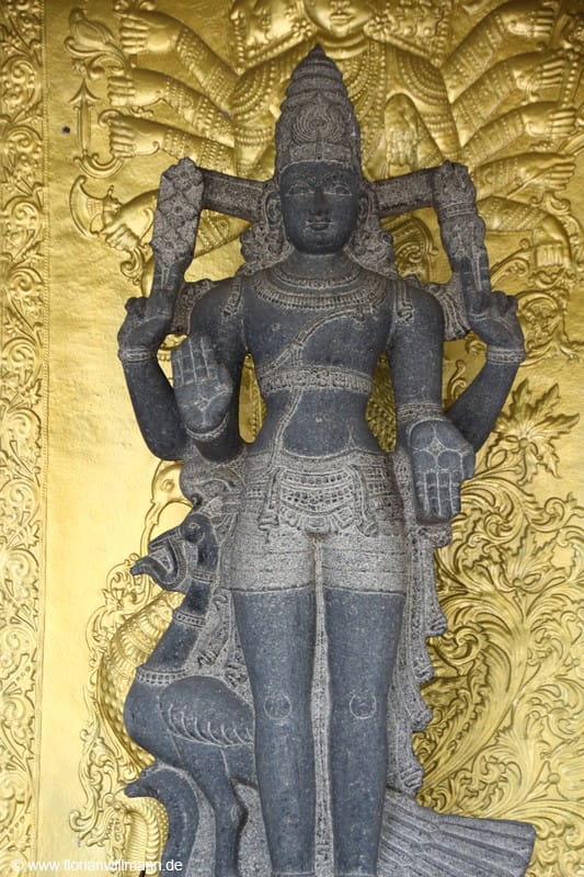 Goldenes Götterrelief