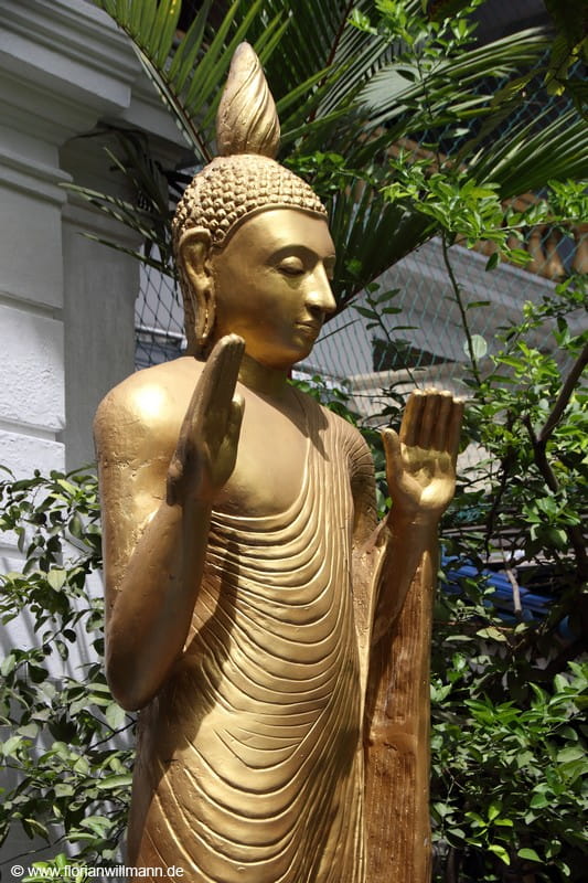 Stehende Buddha-Figur